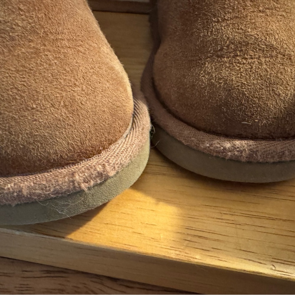 UGG Tan Kids Boots - Picture 4 of 5